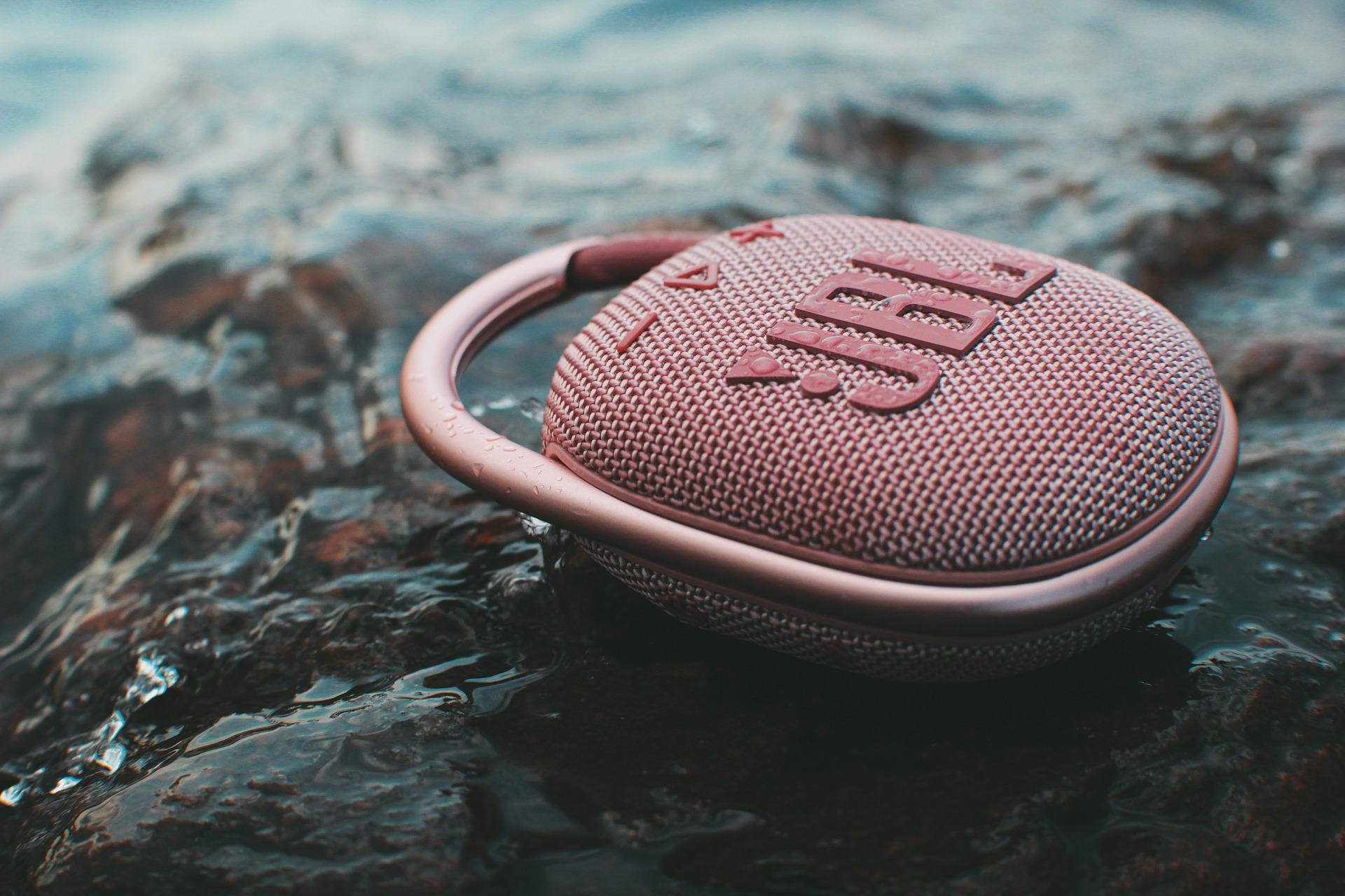 お風呂で音楽を聴く方法！おすすめの防水Bluetoothスピーカー紹介 オトアサリビト